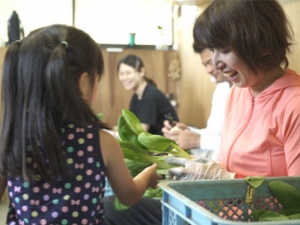 境 郁美さん